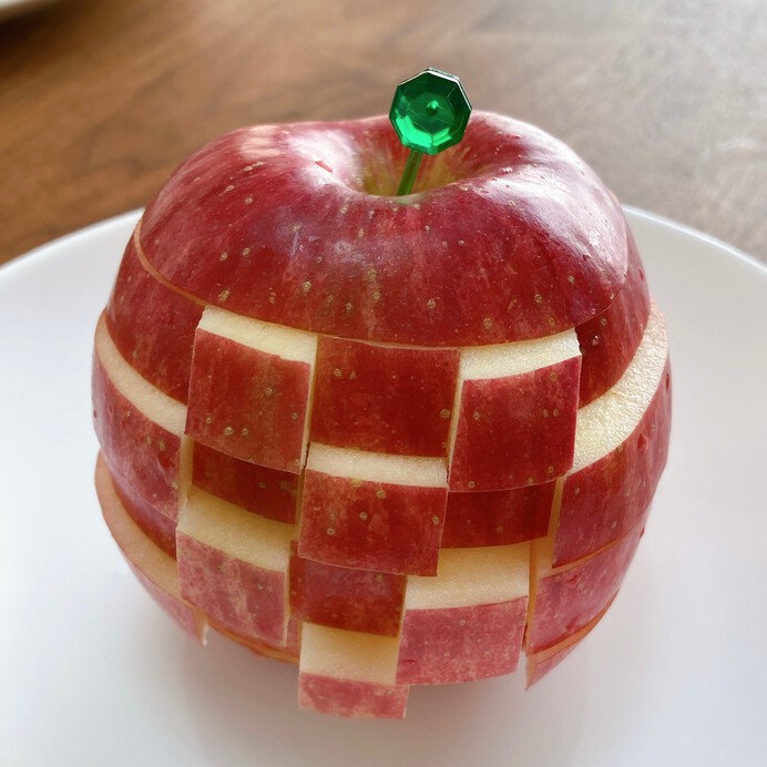 りんごの切り方6選 基本のくし形やうさぎ スティックなどおしゃれで食べやすいカット方法を解説