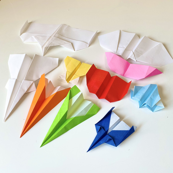 紙飛行機の折り紙｜簡単な正方形・長方形でよく飛ぶかっこいいものも