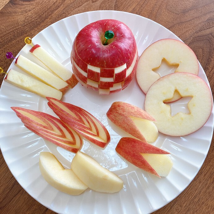 りんごの切り方6選！基本のくし形やうさぎ、スティックなどおしゃれで食べやすいカット方法を解説