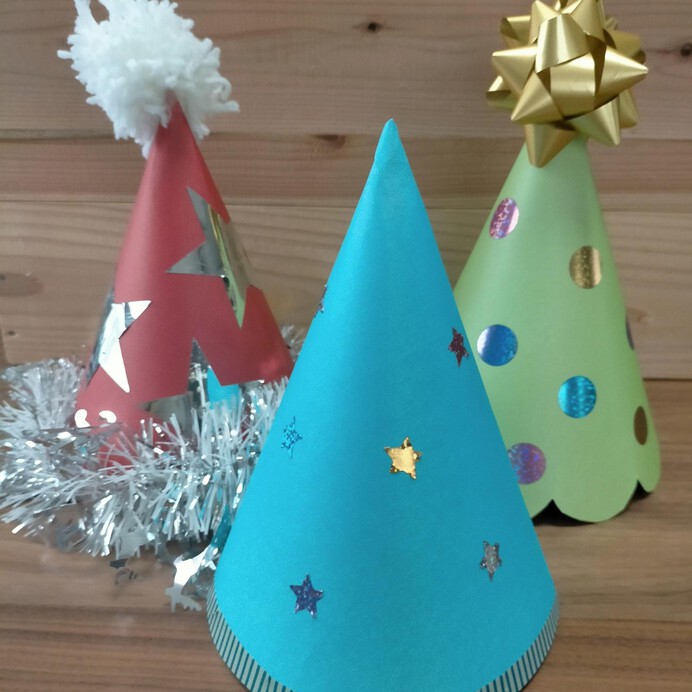 三角帽子の作り方☆型紙の作り方からわかりやすく！画用紙やフェルトでクリスマスにも	
